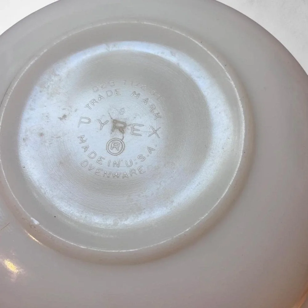 Vintage Pyrex White Milk Glass Casserole Baking Dish 023 1.5 Qt Tab Handles